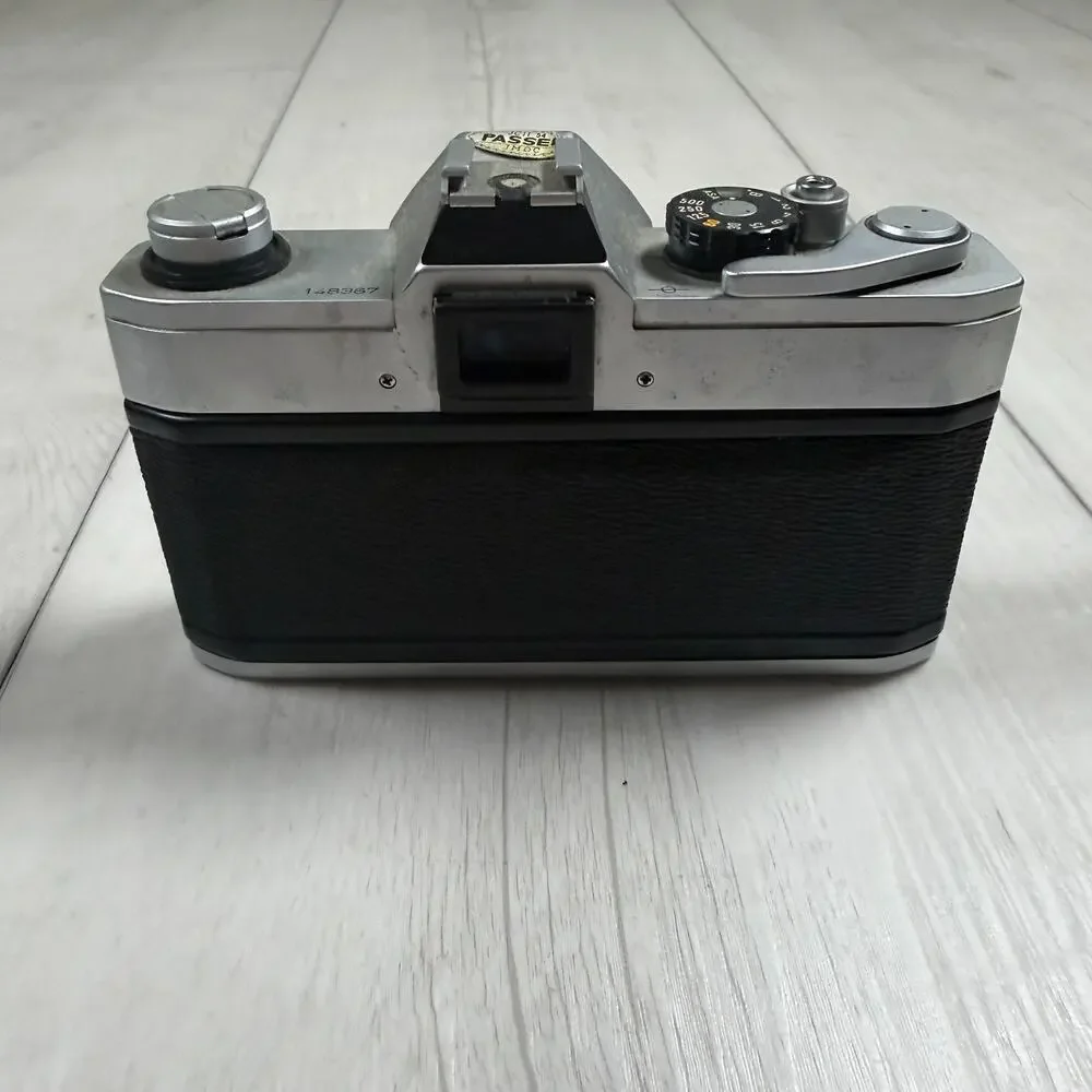 Canon TX 35mm SLR Film Camera with Canon FD 50mm f/1.8 Lens – Parts or Repair